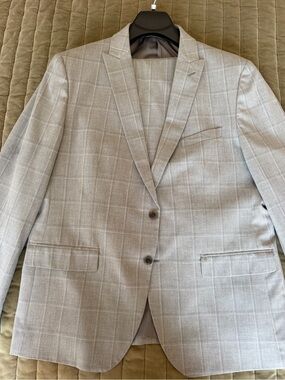 Perry Ellis Classic Light Gray Windowpane Men's Suit